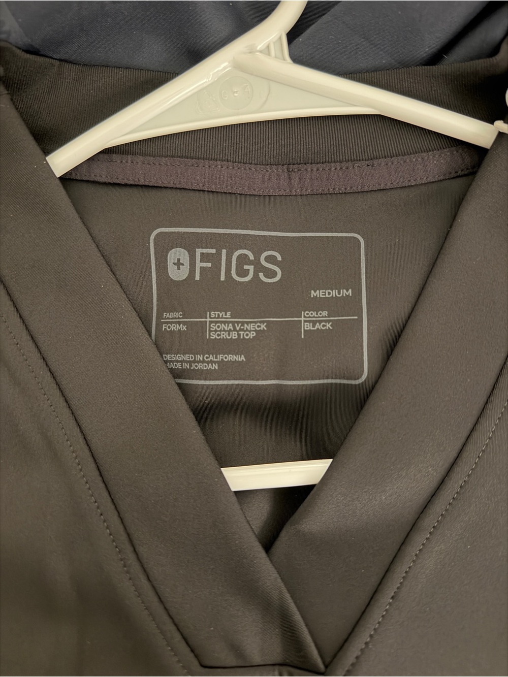 FIGS Sona FORMx V-Neck Scrub Top - Picture 3 of 4
